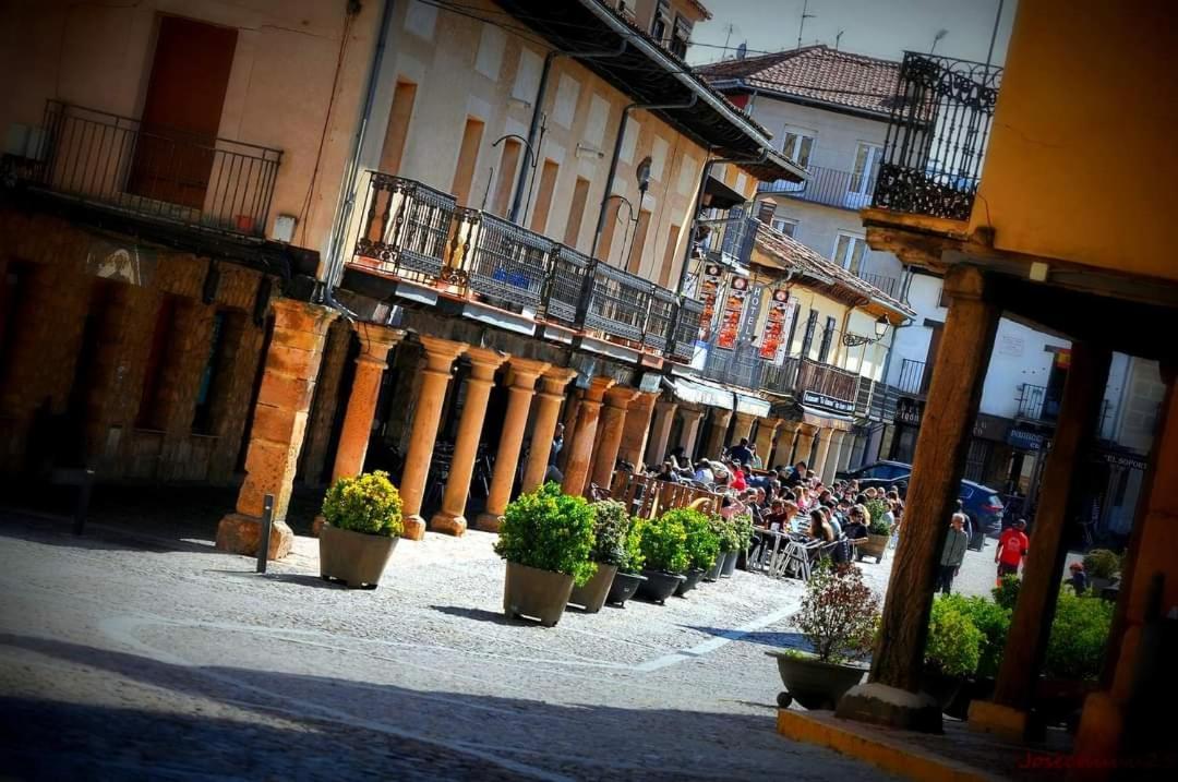 La Casa De Paloma En La Plaza Encanto Historico Riaza Extérieur photo