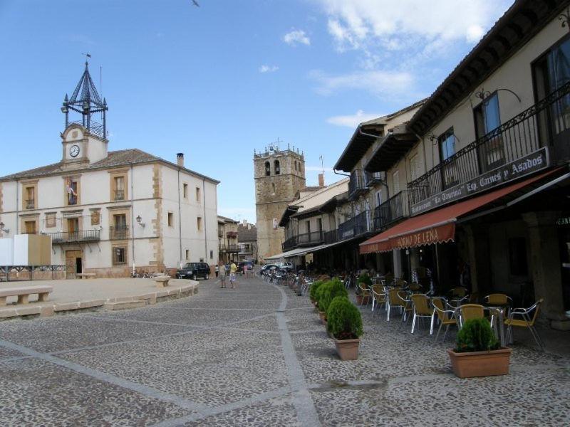 La Casa De Paloma En La Plaza Encanto Historico Riaza Extérieur photo